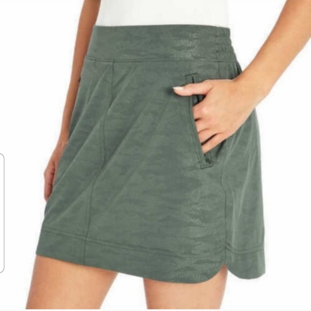 Orvis Stretch Travel Skort Embossed Camo Print Medium